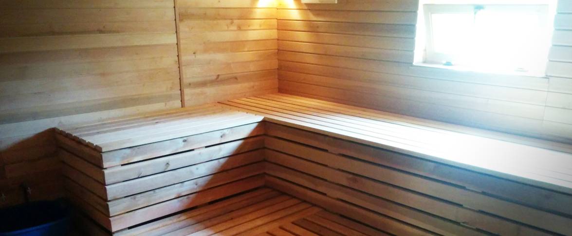 Sauna's benches