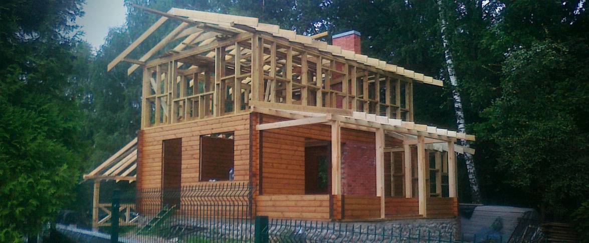 Construction of a log-frame house 