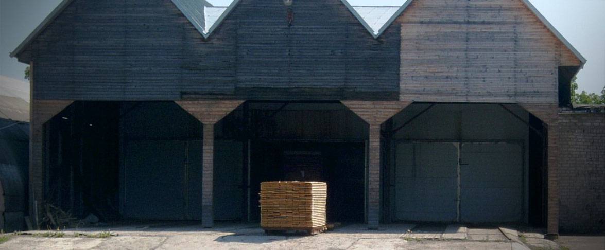 Wood transported to the dryer